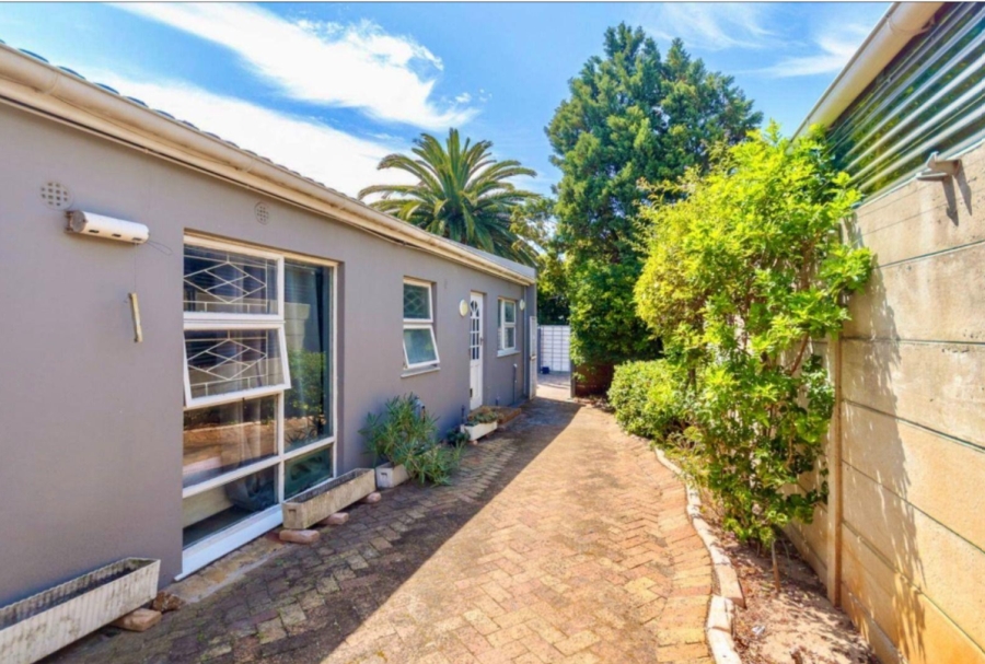 5 Bedroom Property for Sale in Table View Western Cape